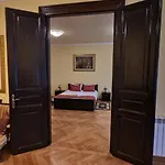 Casa Republicii 3* Брашов