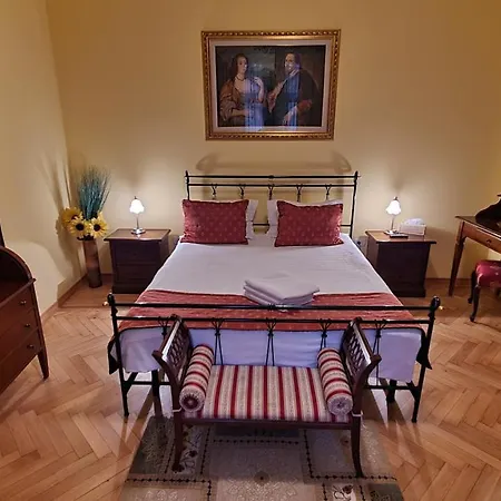 Casa Republicii 3* בראשוב