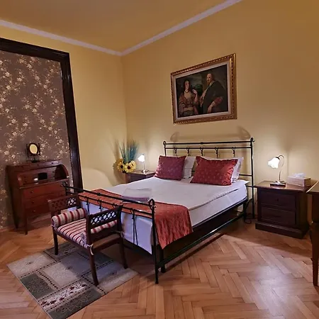 Casa Republicii 3* בראשוב